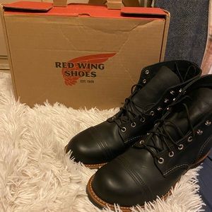 NEVER WORN Mens Red Wing Iron Rangers black harness leather boots